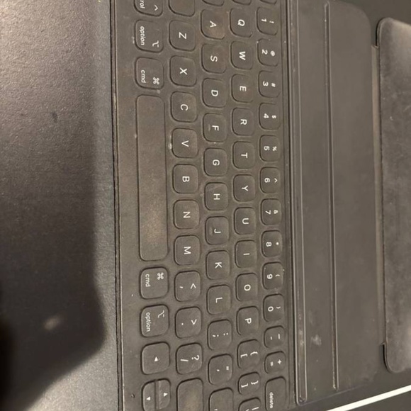 LAST CALL iPad Air 5th Gen and Smart Keyboard - Picture 11 of 15